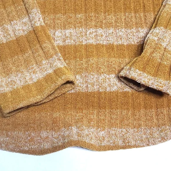 FREE WITH PURCHASE-Twenty second Mustard yellow sweater women's small - Picture 4 of 5